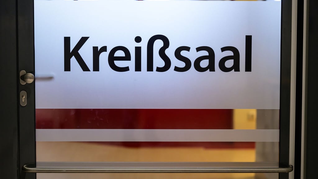 Nach Kündigungen von Beleghebammen in Thüringen fordert die Politik bessere Vergütung. (Symbolbild)