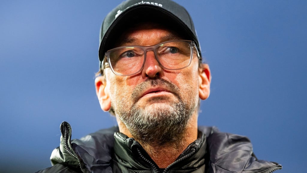 Trainer Claus-Dieter Wollitz spielte mit Energie Cottbus 2:2. (Archivbild)