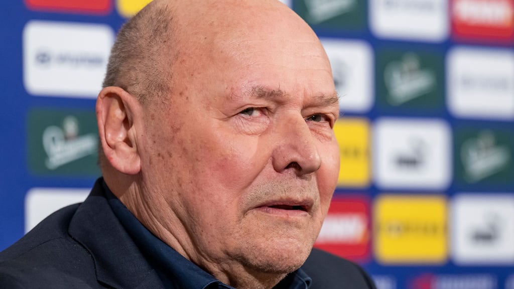 Der neue tschechische Fußball-Nationaltrainer Miroslav Koubek auf einer Pressekonferenz des Fußballverbands FACR in Prag