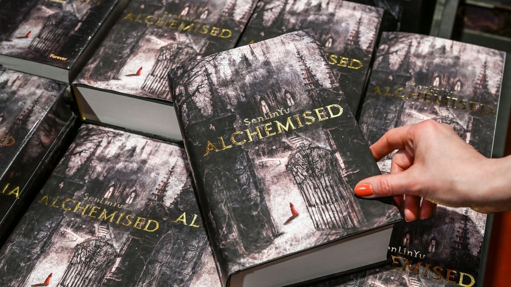 „Alchemised“ von SenLinYu stand mehrere Wochen auf Platz 1 der Bestseller-Liste.
