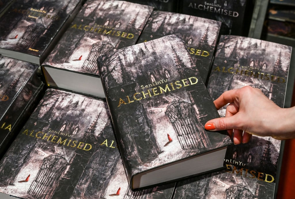 „Alchemised“ von SenLinYu stand mehrere Wochen auf Platz 1 der Bestseller-Liste.