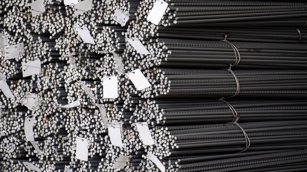 Die Hennigsdorfer Elektrostahlwerke GmbH nimmt nach rund einem Jahr Kurzarbeit die Produktion wieder auf. (Archivbild)