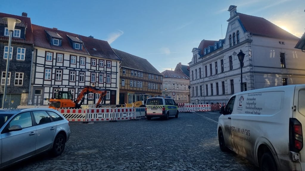 Der Unfall ereignete sich in Höhe der Baustelle am Marktplatz von Osterwieck.