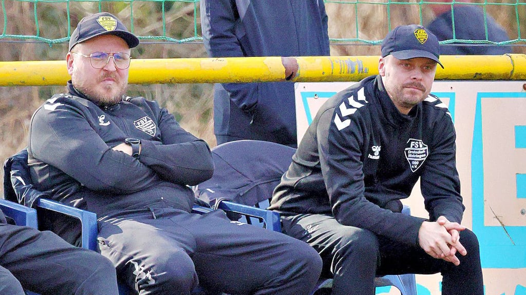Normen Freisdorf-Apel (r.) wechselt als Trainer zum FC Hettstedt. Den Posten als Trainer beim FSV Drohndorf-Mehringen wird Thomas Hollas (links) übernehmen. 