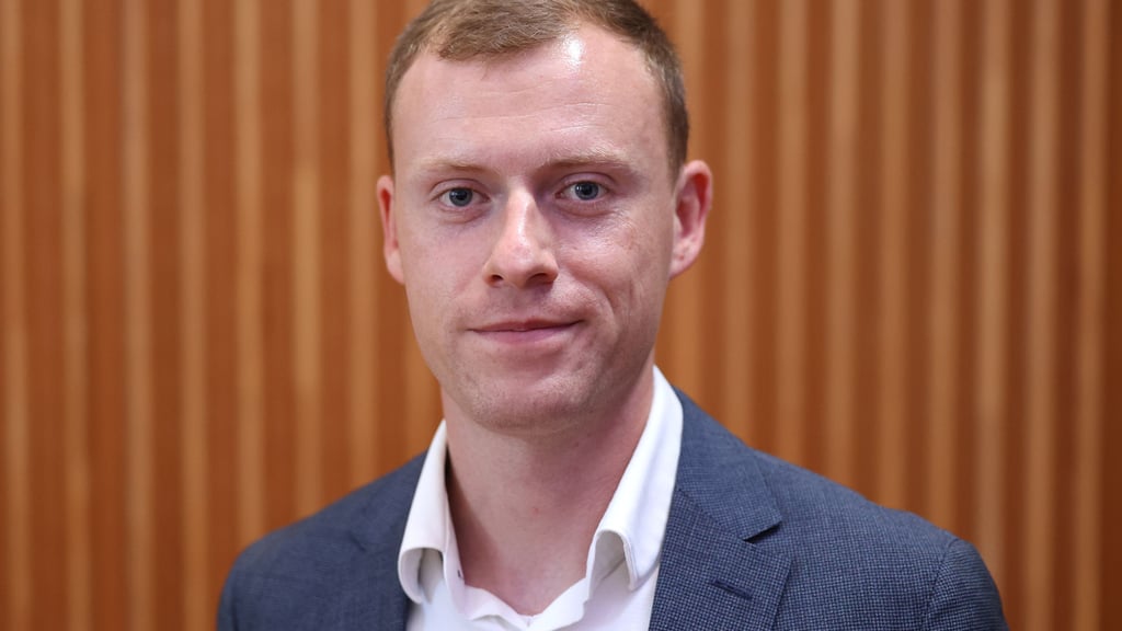 Vergnügungsreisen auf Steuerzahlerkosten? Nach seiner Kritik an Parteikollegen erhält  AfD-Politiker Jan Wenzel Schmidt etliche Hassnachrichten im Internet.