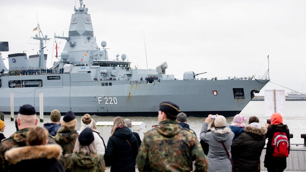 Kurz vor Weihnachten ist die Fregatte „Hamburg“ von einem Nato-Einsatz nach Wilhelmshaven zurückgekehrt.