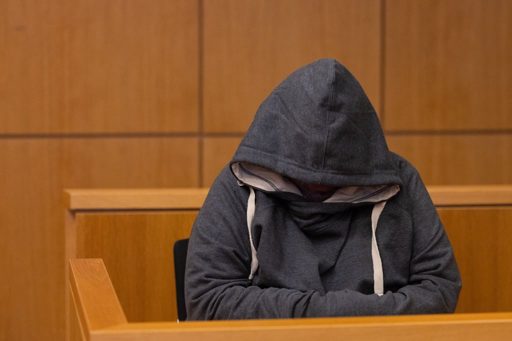 Achteinhalb Jahre soll ein 61-Jähriger in Haft - er missbrauchte seine Ehefrau und filmte die Taten.