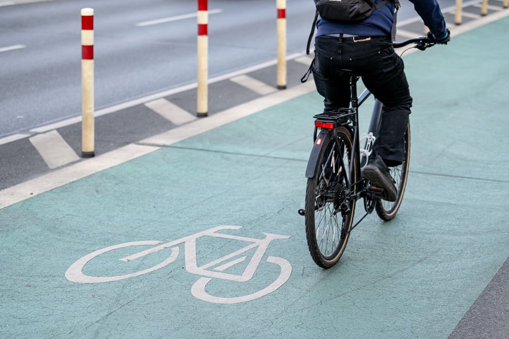 In Berlin sind im laufenden Jahr neue Radwege mit einer Gesamtlänge von rund 20,5 Kilometern entstanden. (Archivbild)