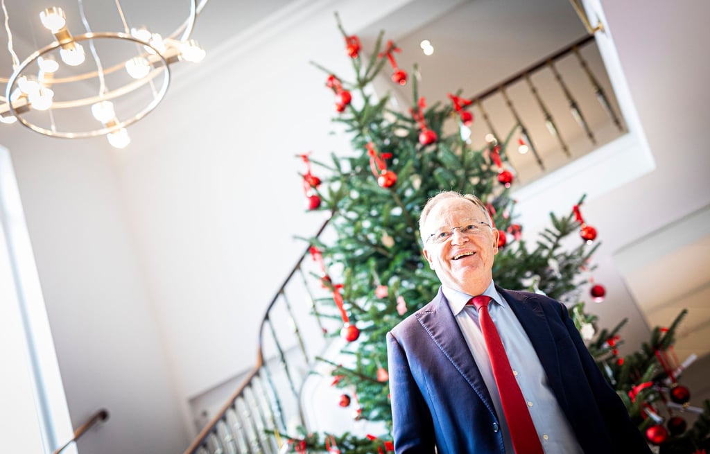 Vor drei Jahren verbrachte Weil die Vorweihnachtszeit noch in der niedersächsischen Staatskanzlei. (Archivbild)