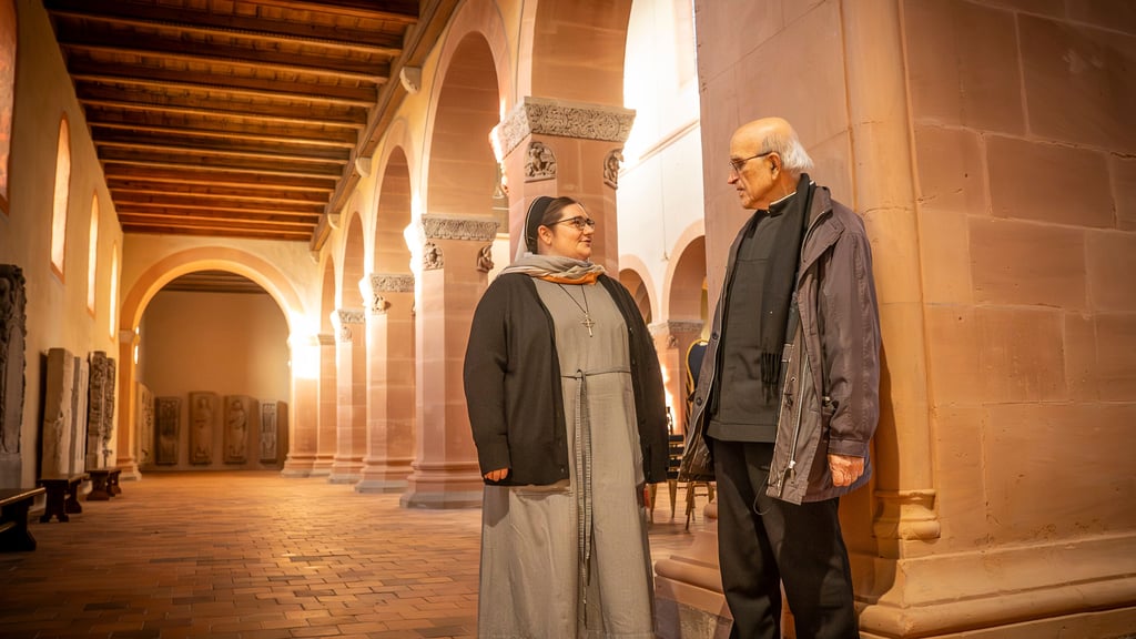 Ein Ort für die, die Stille suchen: Schwester Martina und Bruder Johannes in der Petersberger Stiftskirche