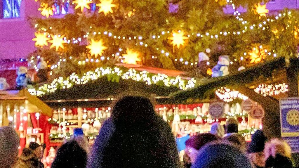 Weihnachtsmmärkte laden auch dieses Wochenende wieder ein.