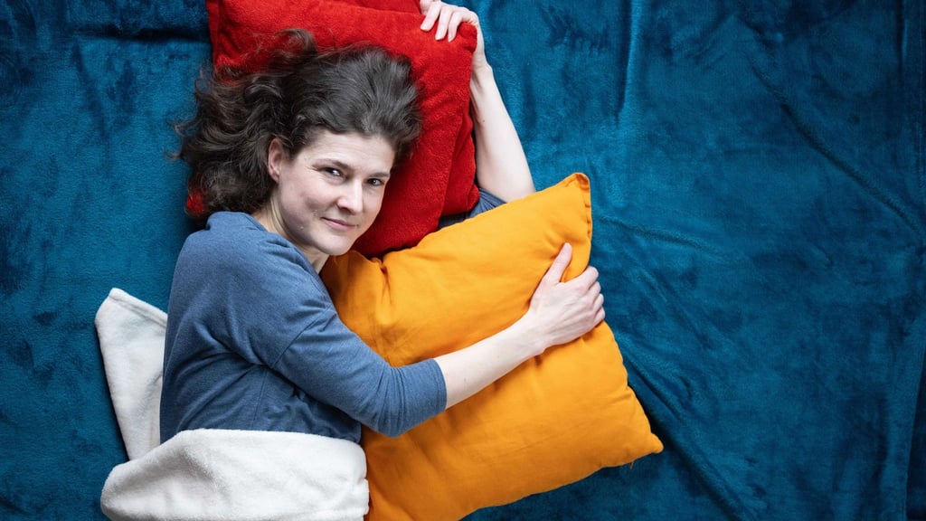 Menschen haben ein Grundbedürfnis nach absichtsloser und liebevoller Berührung, sagt Kuscheltherapeutin Marta Ulrike Hübner.