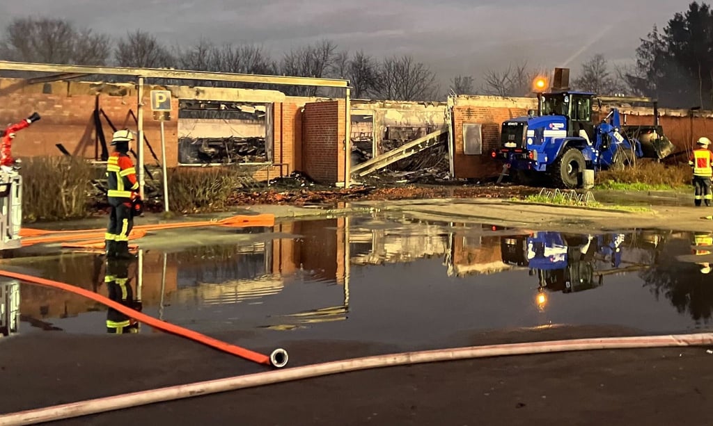 In Zehdenick stand ein Supermarktkomplex komplett in Brand.