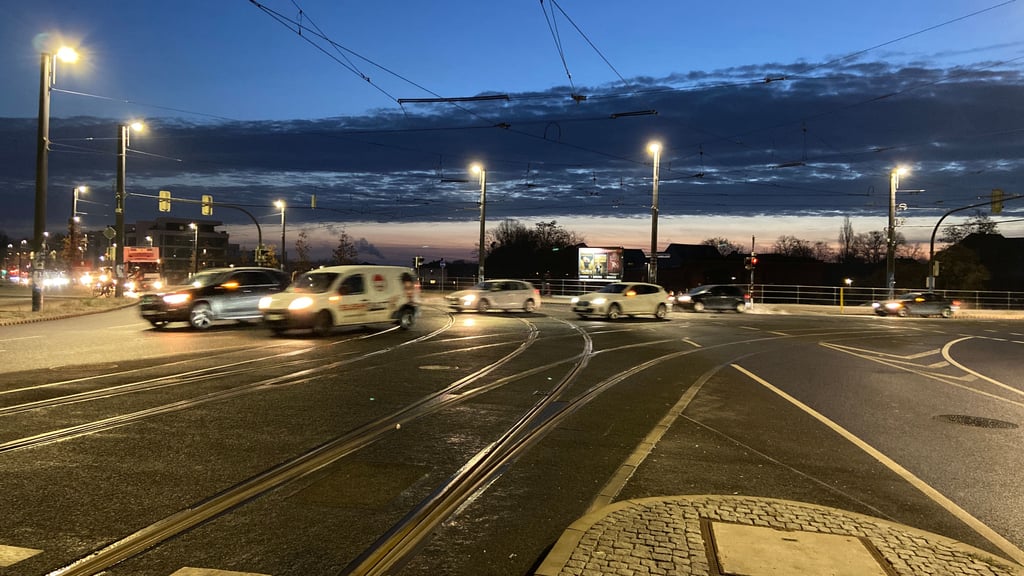 Vor allem in den frühen Morgenstunden und am Nachmittag ist der Heumarkt stark frequentiert, was teilweise zu Staus und langen Wartezeiten führt.