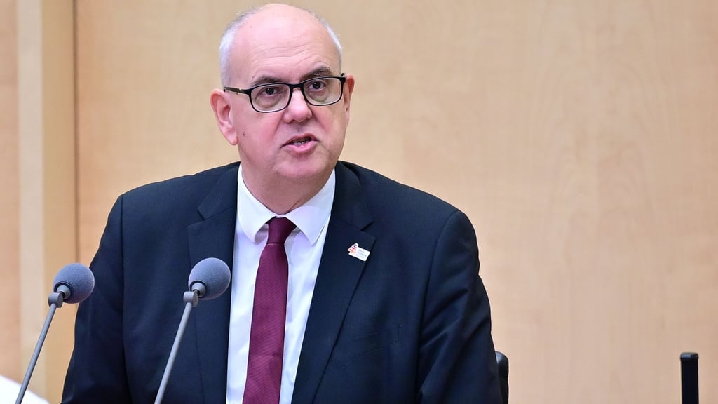 Bundesratspräsident Bovenschulte erinnert an die im Nationalsozialismus ermordeten Sinti, Roma und Jenischen.