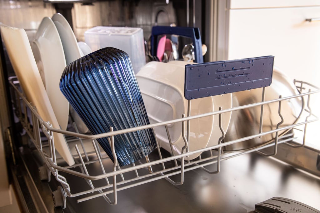 Richtig beladen, Strom sparen: So senkt der Geschirrspüler die Kosten.