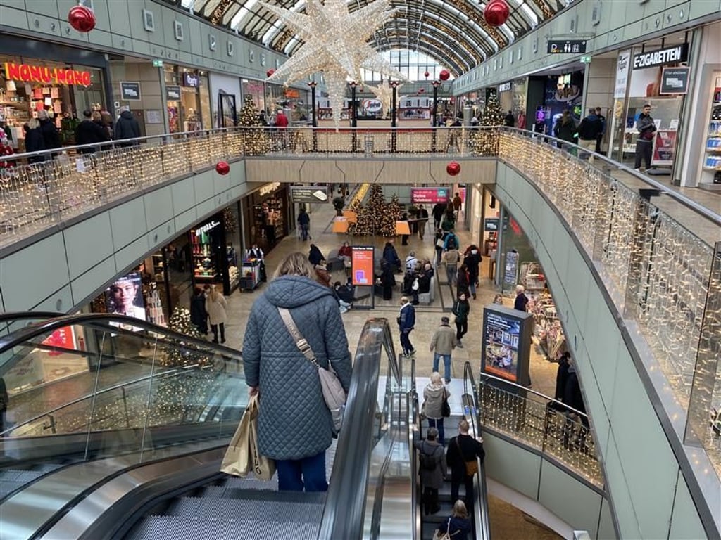 Am Gedenktag des Anschlags von Magdeburg herrscht dennoch reges Treiben im Allee-Center.