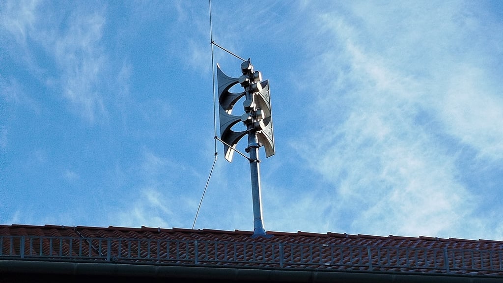 Vom Dach der Pabstorfer Feuerwehr heult es neuerdings elektronisch.