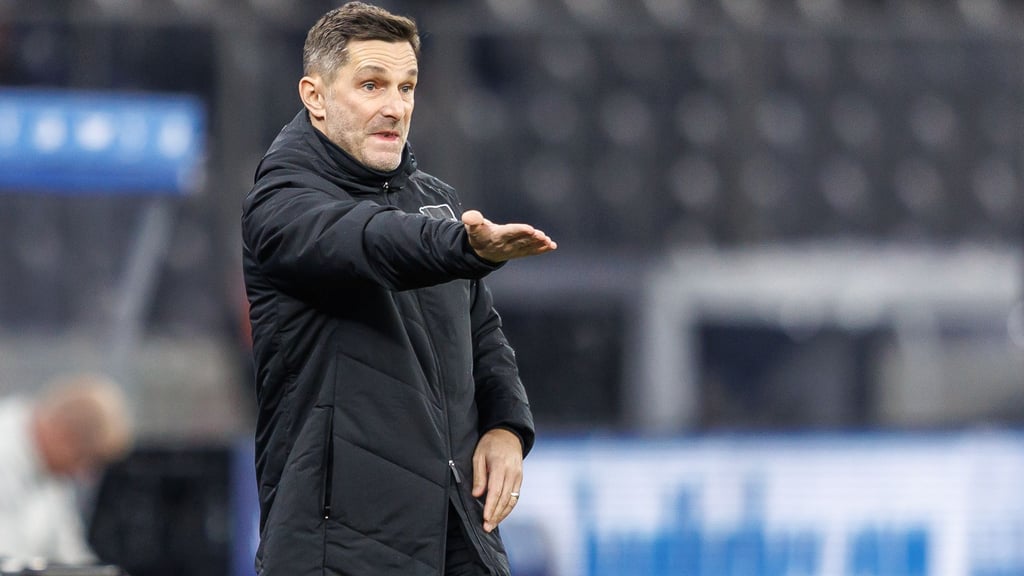 Nach dem Platzverweis für Toni Leistner kritisiert Hertha-Coach Stefan Leitl den Schiedsrichter.