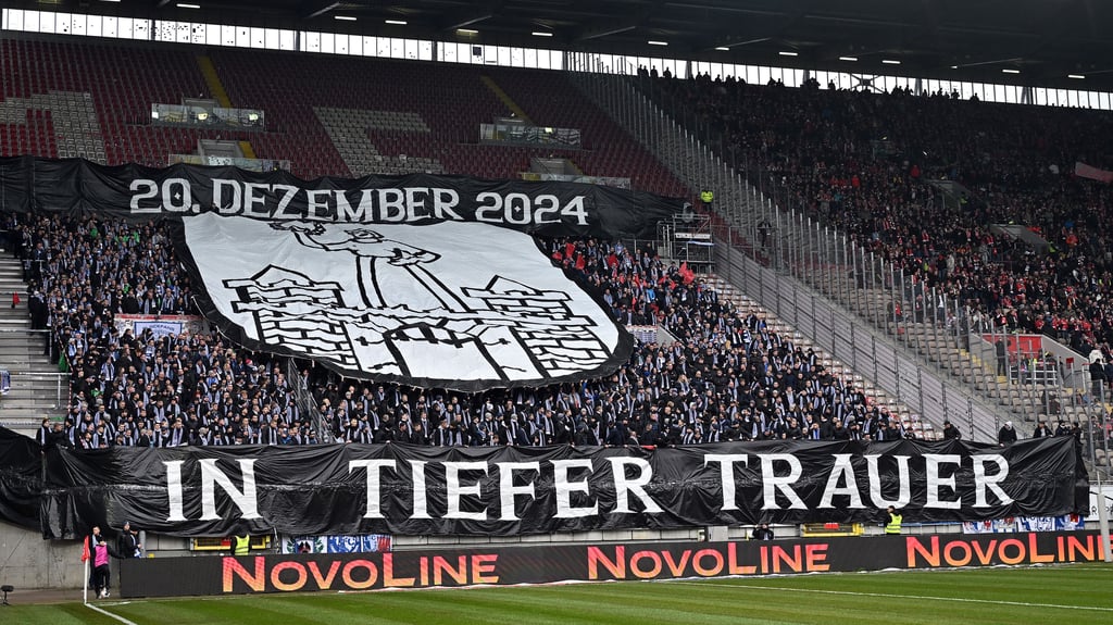 Mit einer Choreografie wurden die Fans des 1. FC Magdeburg dem ersten Jahrestag des Anschlags auf den Weihnachtsmarkt gerecht.