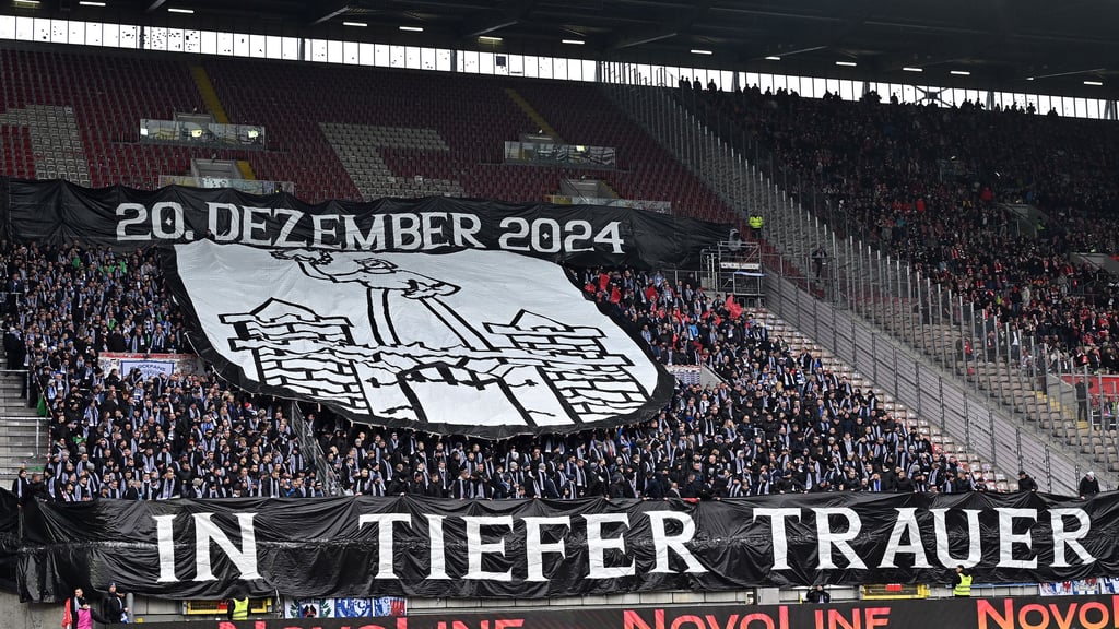 Mit einer Choreografie wurden die Fans des 1. FC Magdeburg dem ersten Jahrestag des Anschlags auf den Weihnachtsmarkt gerecht.