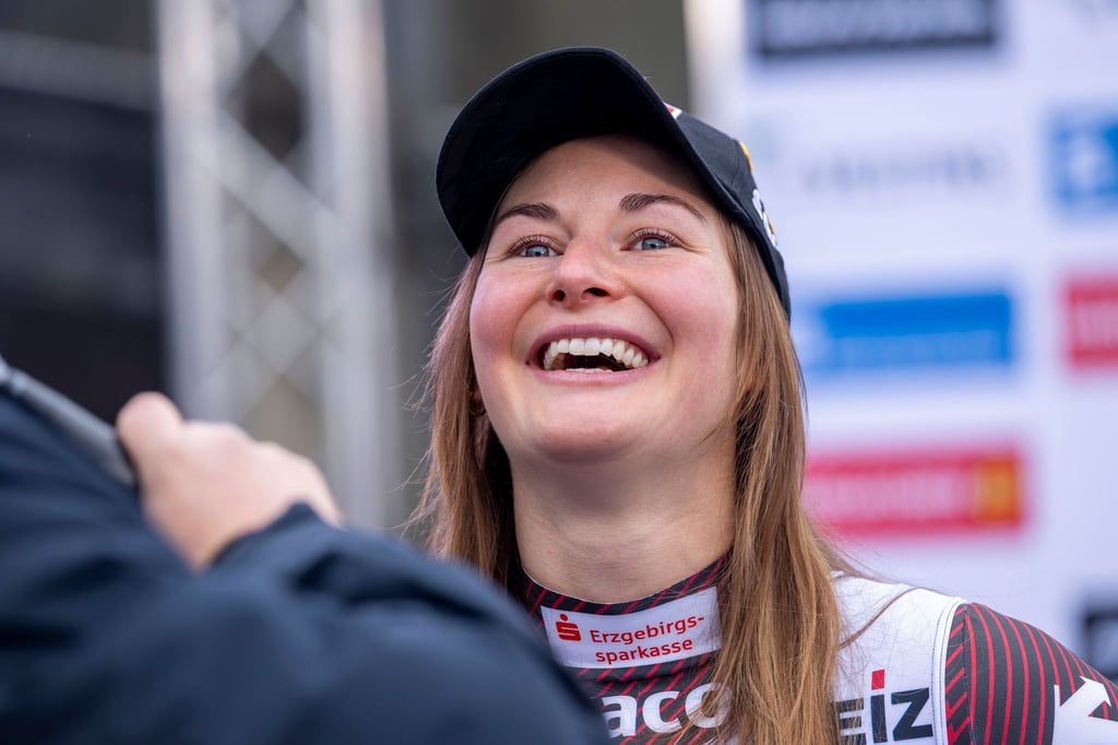 Julia Taubitz hatte nach ihrem 20. Einzel-Weltcup-Sieg gut lachen.