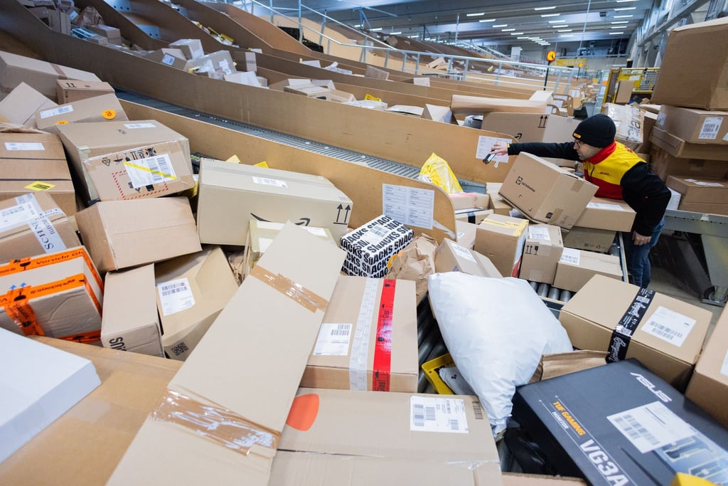 Paketfluten aus dem Ausland nehmen vor Weihnachten zu. (Symbolbild)