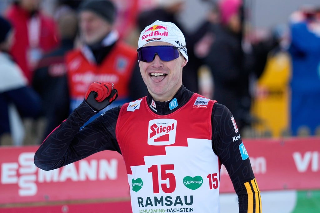 Vinzenz Geiger hat den deutschen Kombinierern den ersten Saisonsieg beschert.