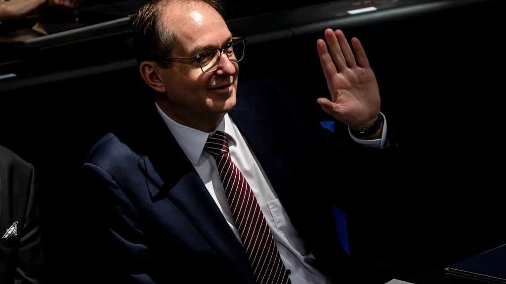 Im Bundestag warb Bundesinnenminister Alexander Dobrindt (CSU) am Donnerstag um Zustimmung zum neuen Bundespolizeigesetz. (Archivfoto)