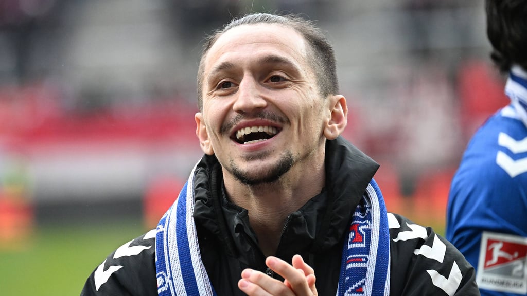 Ein zufriedener Baris Atik nach dem Sieg seines 1. FC Magdeburg beim 1. FC Kaiserslautern. Der FCM-Star war am Betzenberg konsequent ausgepfiffen worden, antwortete aber mit dem Tor zum 1:0.