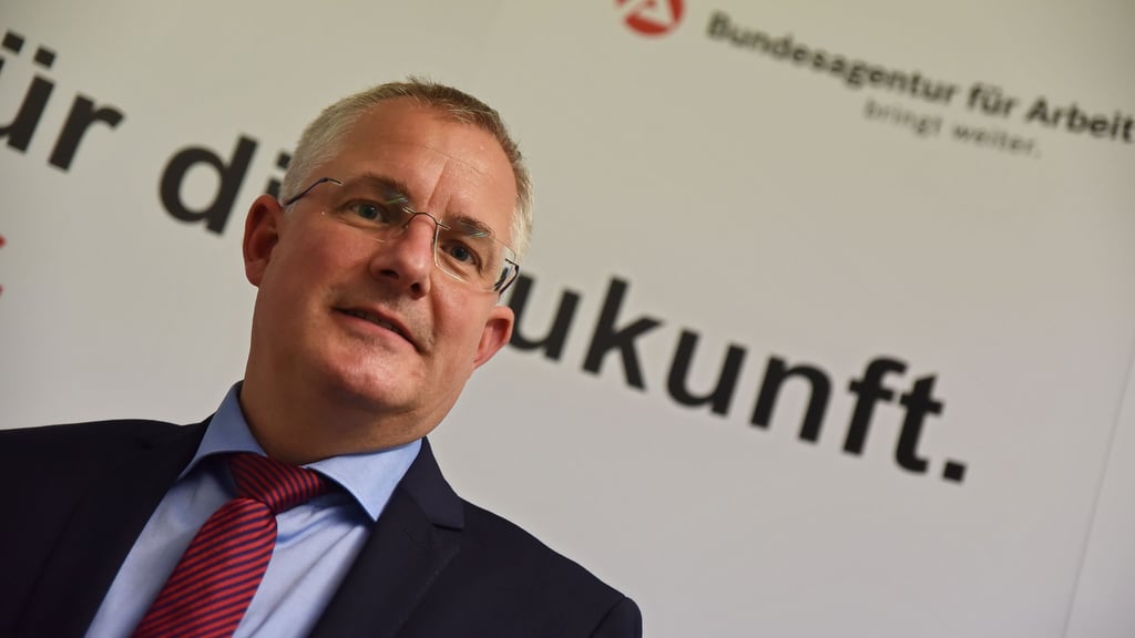 Der Leiter der Regionaldirektion der Arbeitsagentur, Markus Behrens, sieht in einigen Bereichen Lichtblicke für das kommende Jahr. (Archivbild)