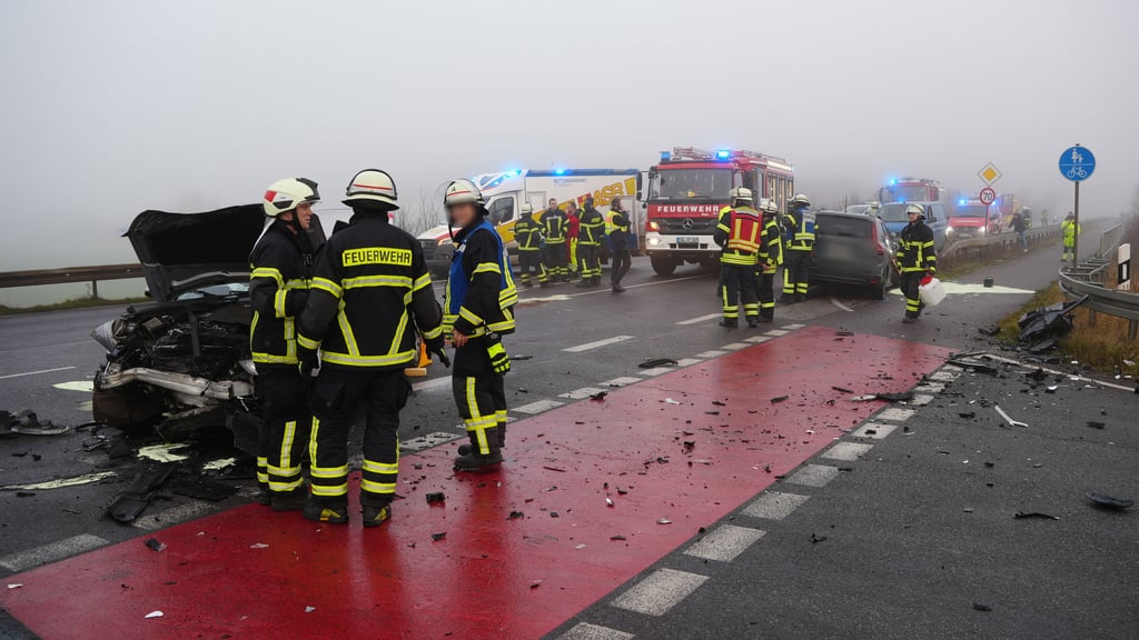 Kräfte von drei Ortsfeuerwehren rückten zum Unfall auf der B 189 auf der sogenannten Magdeburger Brücke zwischen Stendal und Dahlen am Sonnabend, 20. Dezember gegen 9 Uhr aus.