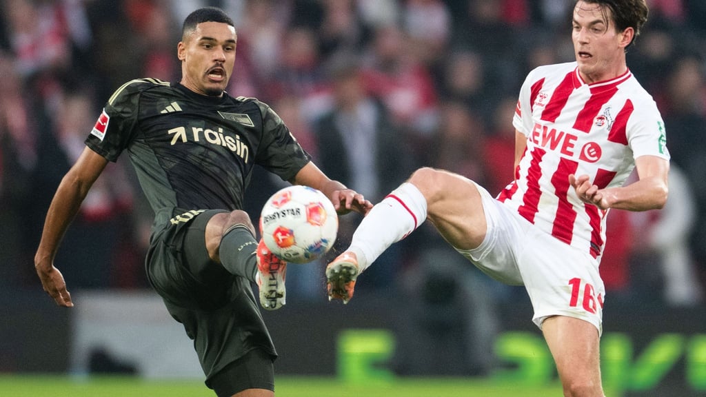 Kölns Kakub Kaminski (r) hatte in der ersten Hälfte zwei Chancen.