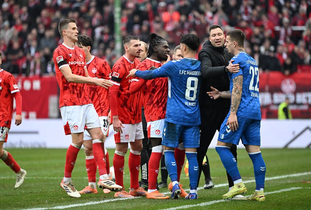 Rudelbildung am Betzenberg: FCK und FCM schenkten sich am Samstag nichts.