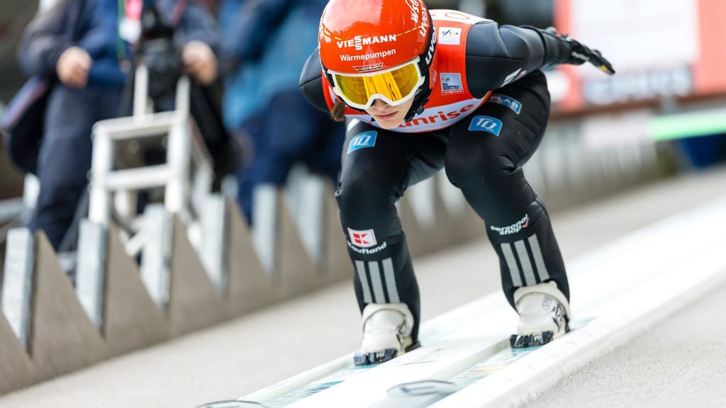 Selina Freitag in der Anlaufspur in Engelberg.
