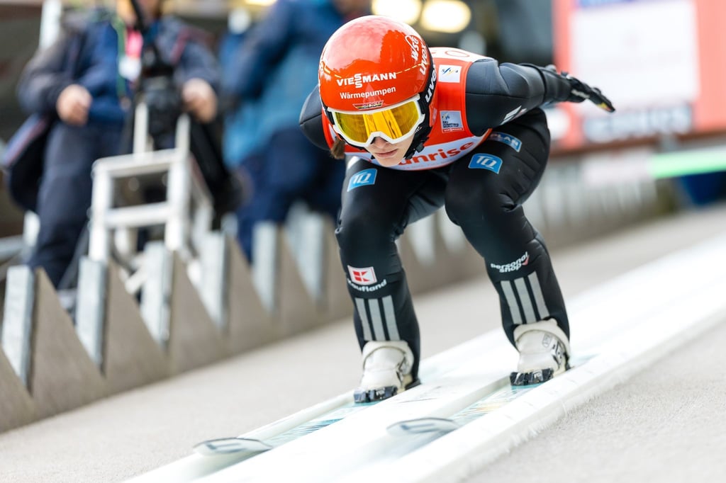 Selina Freitag in der Anlaufspur in Engelberg.