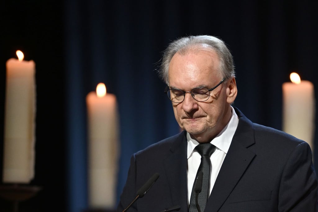 Ministerpräsident Reiner Haseloff beim Gedenken in der Magdeburger Johanniskirche.