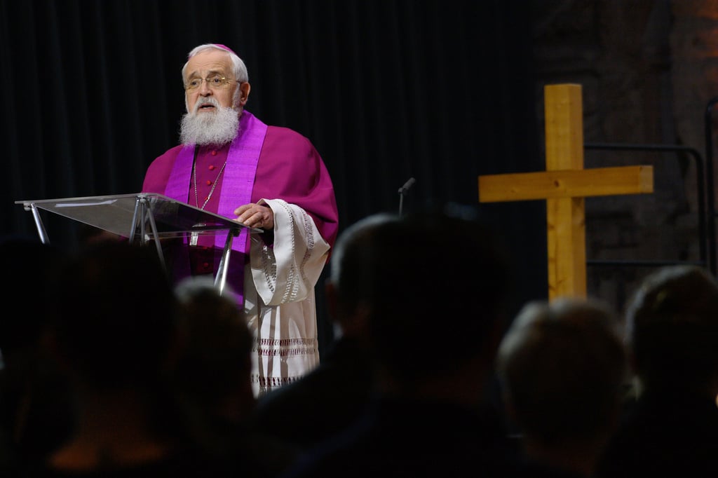 Bischof Gerhard Feige hat eine Predigt beim Gedenkgottesdienst zum Jahrestag des Anschlags auf den Magdeburger Weihnachtsmarkt gehalten.