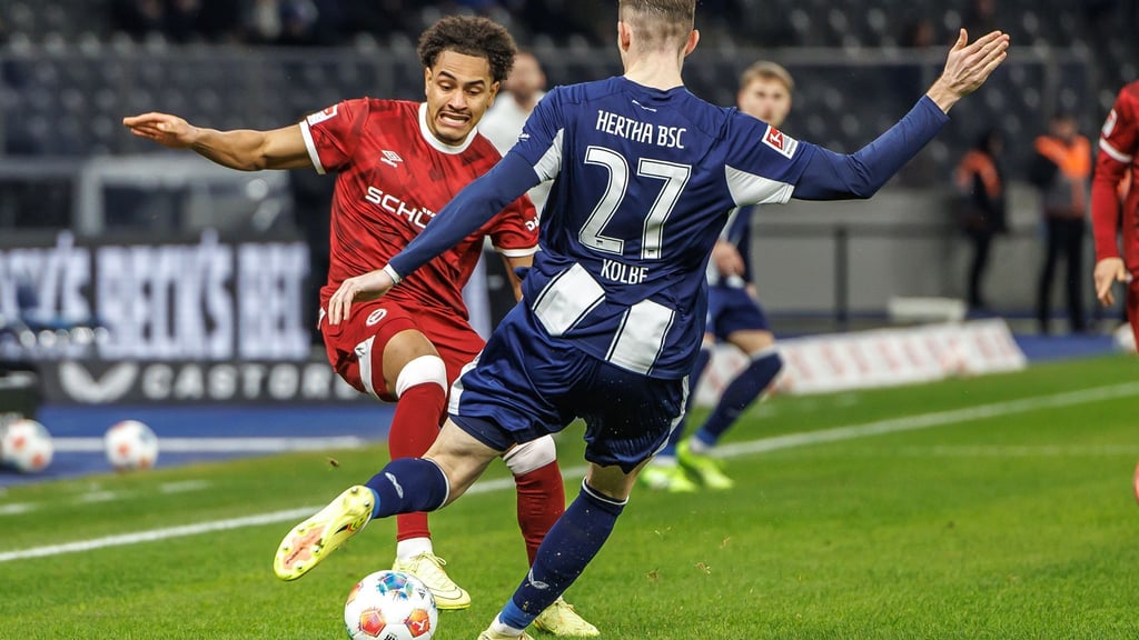 Herthas Niklas Kolbe dürfte den Rückrundenauftakt verpassen.