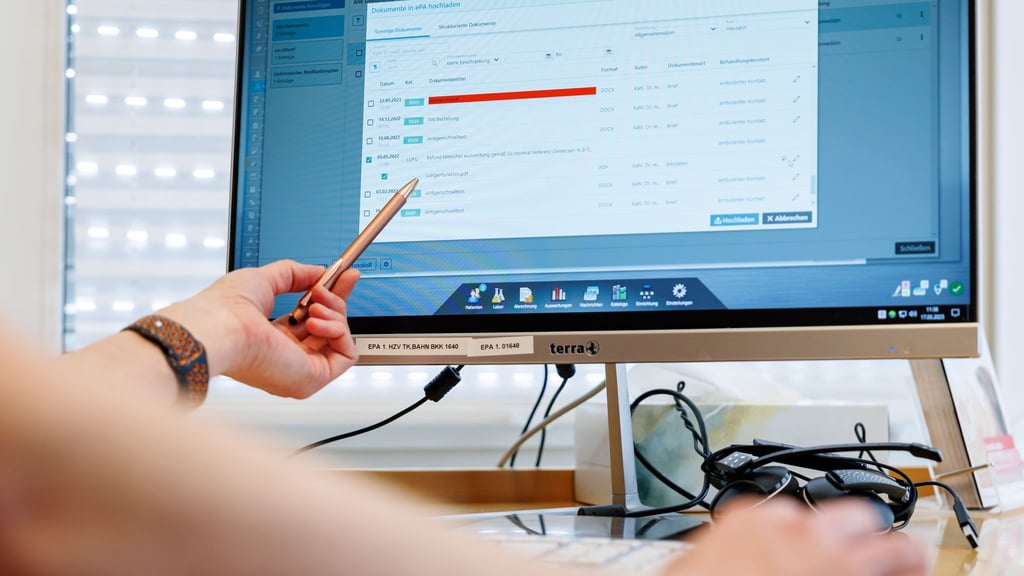 Laut Kassenärztlicher Vereinigung nutzen mittlerweile 95 Prozent von Sachsens Praxen die elektronische Patientenakte. (Symbolbild)