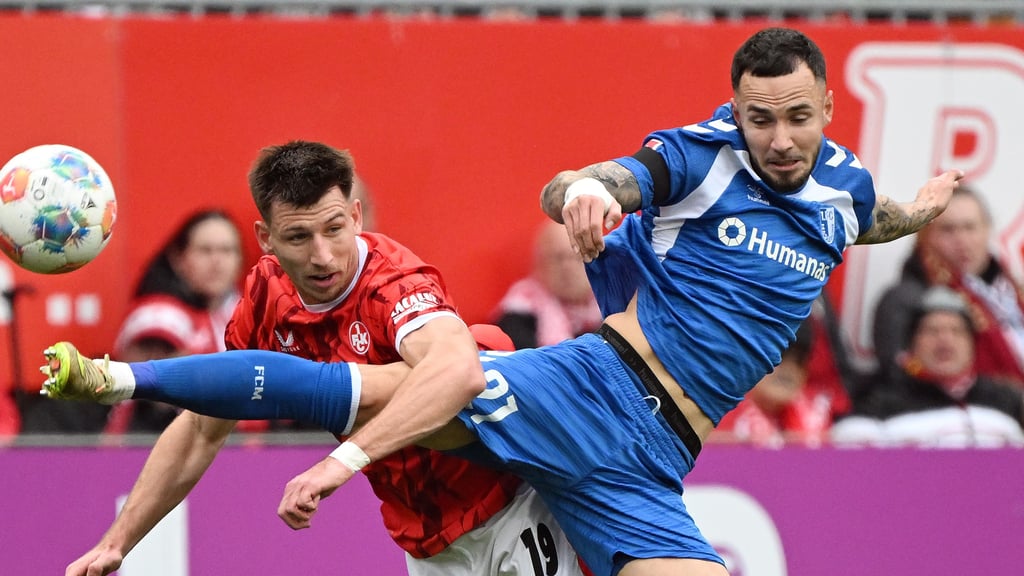 Falko Michel (rechts) und der 1. FC Magdeburg haben erstmals in der Vereinsgeschichte auf dem Betzenberg gewonnen.