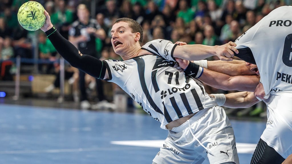 Elias Ellefsen a Skipagøtu und der THW Kiel spielten gegen die TSV Hannover-Burgdorf.