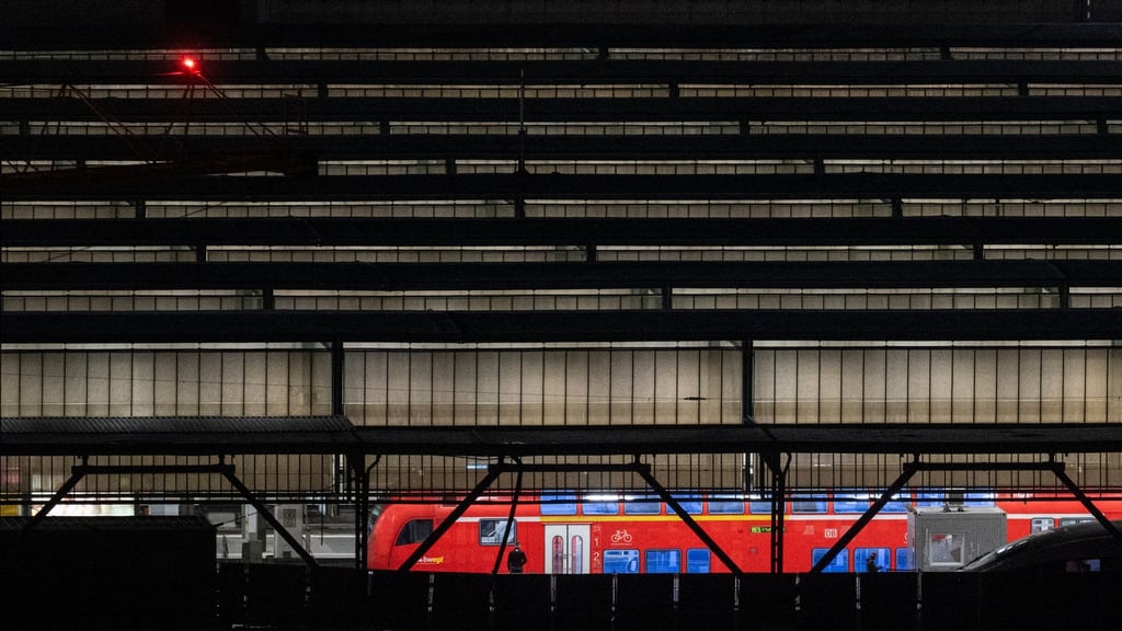 Die Züge am Stuttgarter Hauptbahnhof stehen still. (Archivbild)