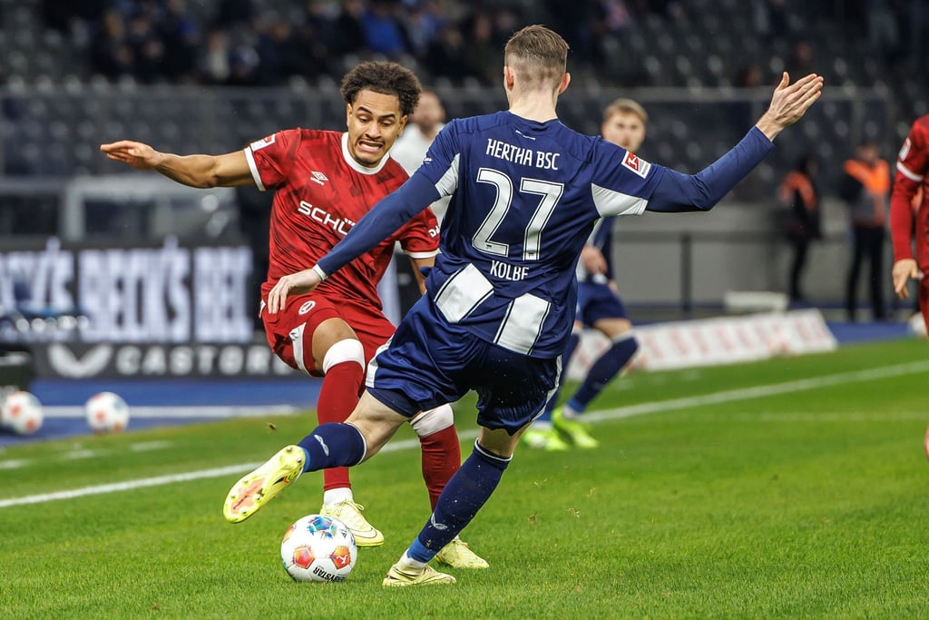 Herthas Niklas Kolbe dürfte den Rückrundenauftakt verpassen.