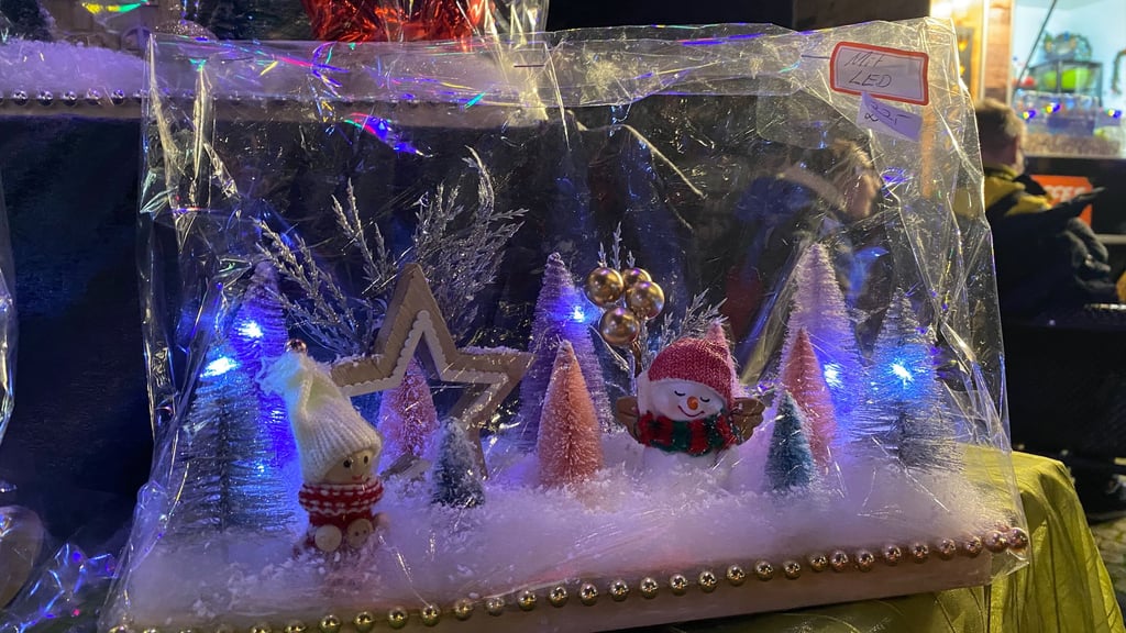 Eine Winterlandschaft unter Folie.