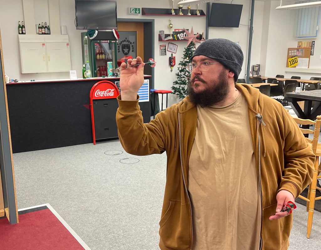 Ben Güte ist einer von vier Abteilungsleitern bei den Dartern des Roten Stern Halle.