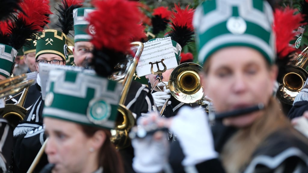 Die Bergparaden sind Tradition in Sachsen.