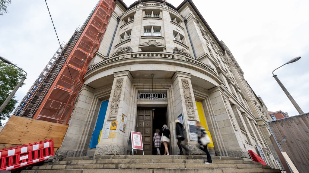 Das Feuer brach im Keller des ehemaligen Stasi-Gebäudes im Leipziger Zentrum aus. (Archivbild)