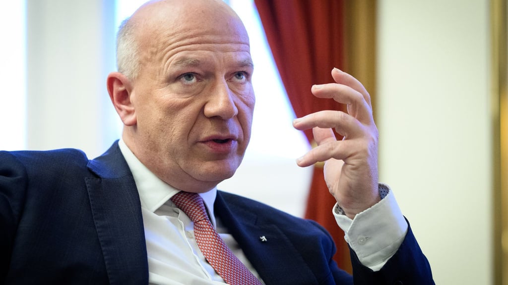 Berlins Regierender Bürgermeister Kai Wegner (CDU) sagt Silvester-Chaoten den Kampf an. (Archivbild)