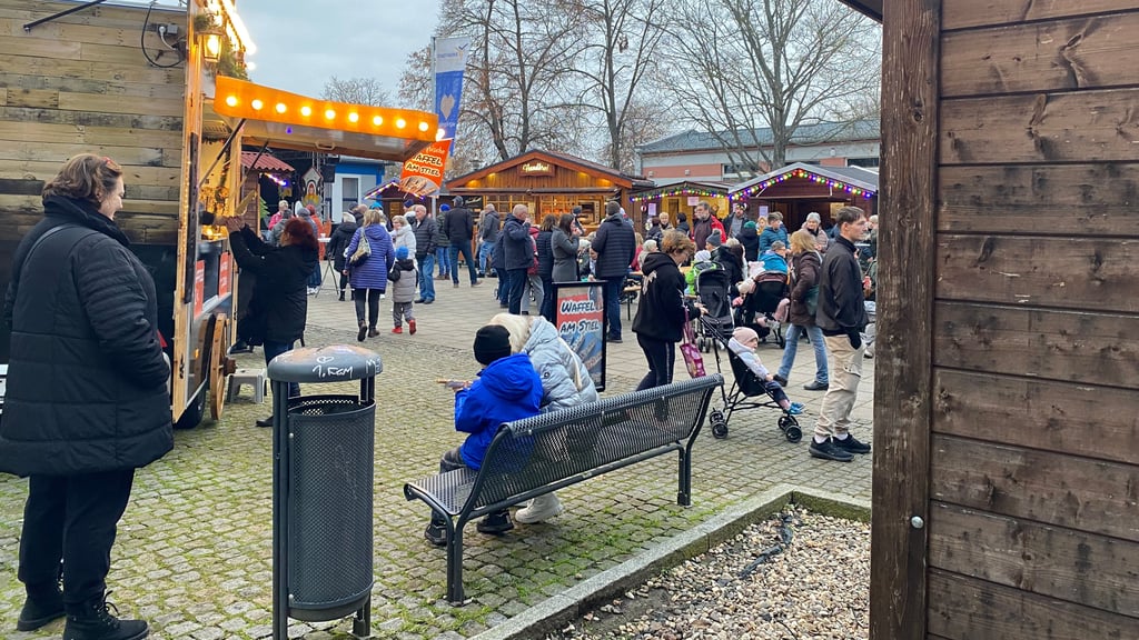 Über Tag gab’s Märchen, Tanz, Musik und Karneval.